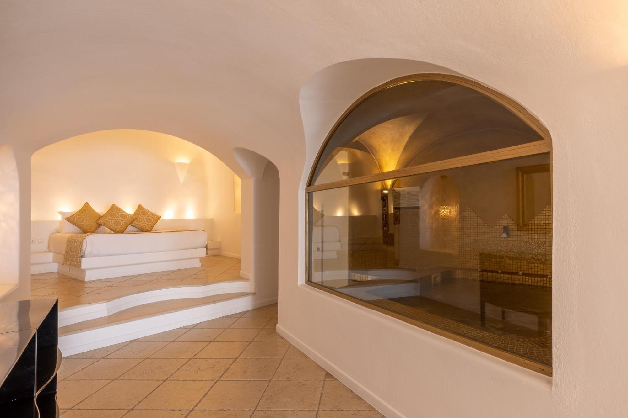 Hotel Above Blue 4*